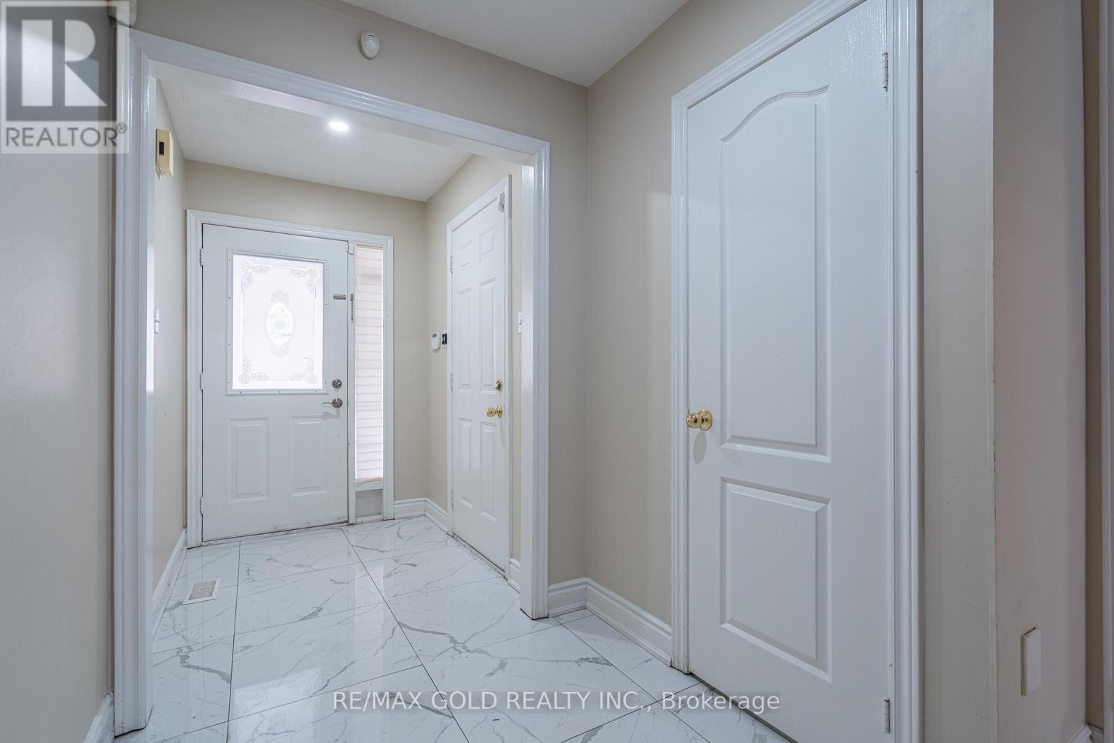 25 Golden Eagle Road, Brampton, Ontario L6R 1Z4 - Photo 3 - W13421160