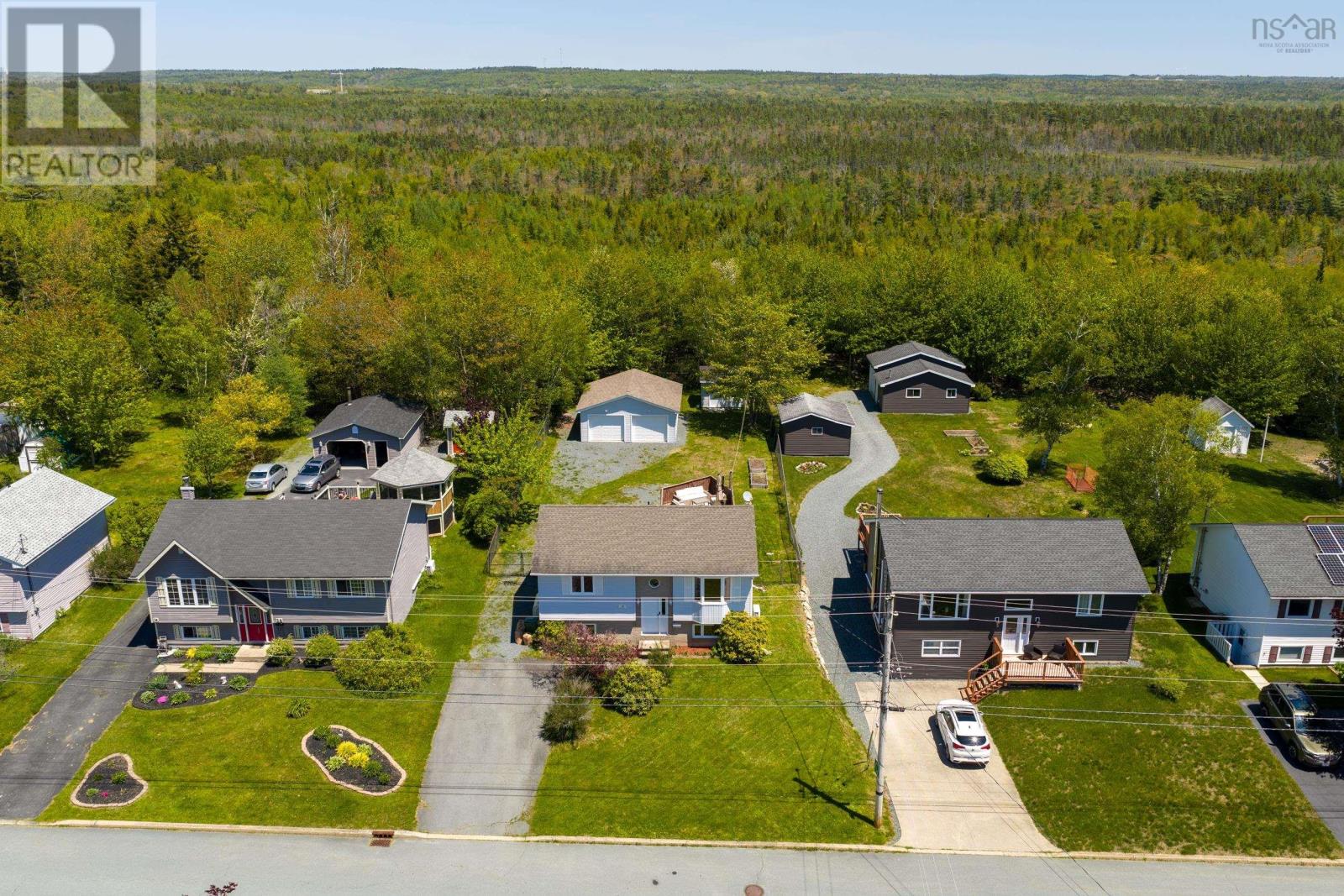 18 Old Lawrencetown Road, Dartmouth, Nova Scotia  B2W 6H5 - Photo 3 - 202613987