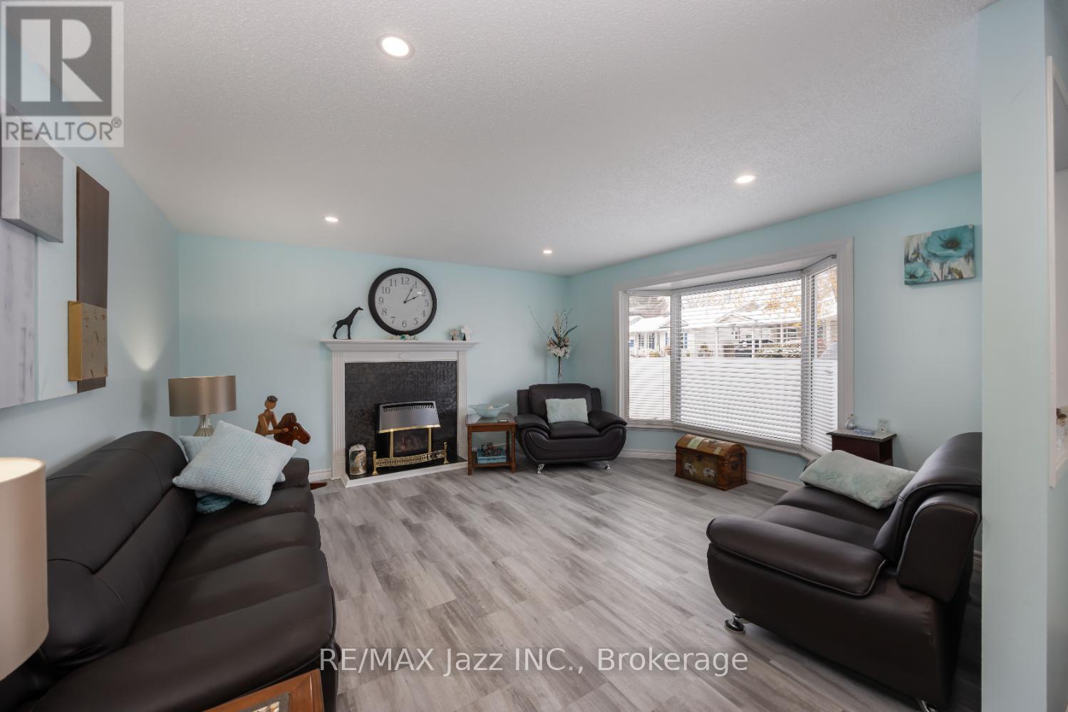 213 Wilmot Trail, Clarington, Ontario  L1B 1A9 - Photo 3 - E13441496