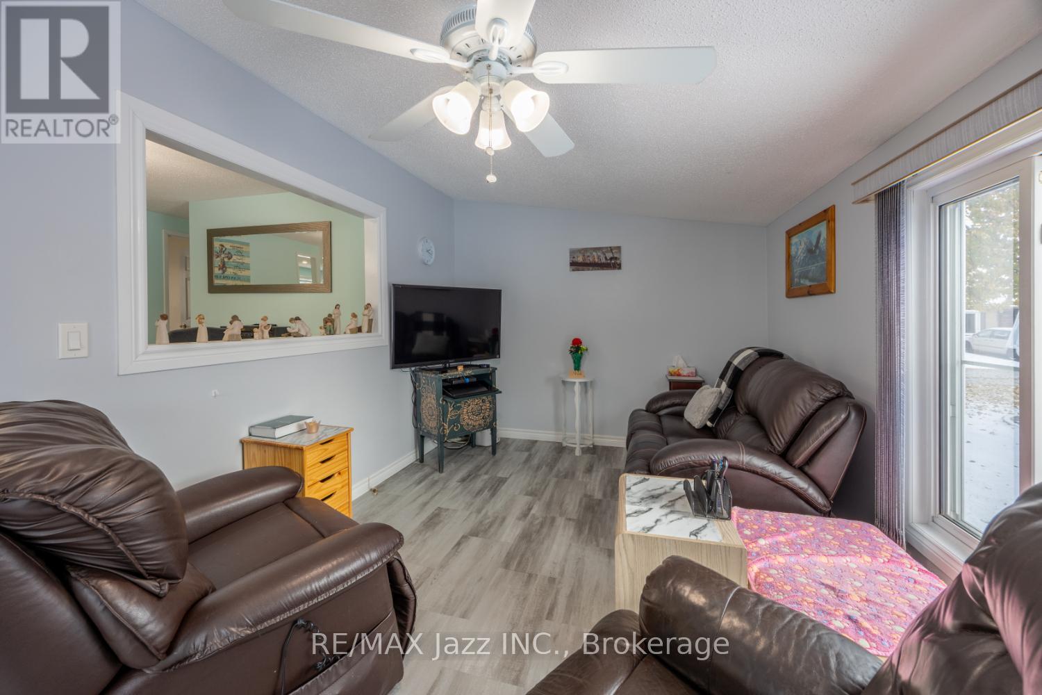 213 Wilmot Trail, Clarington, Ontario  L1B 1A9 - Photo 6 - E13441496