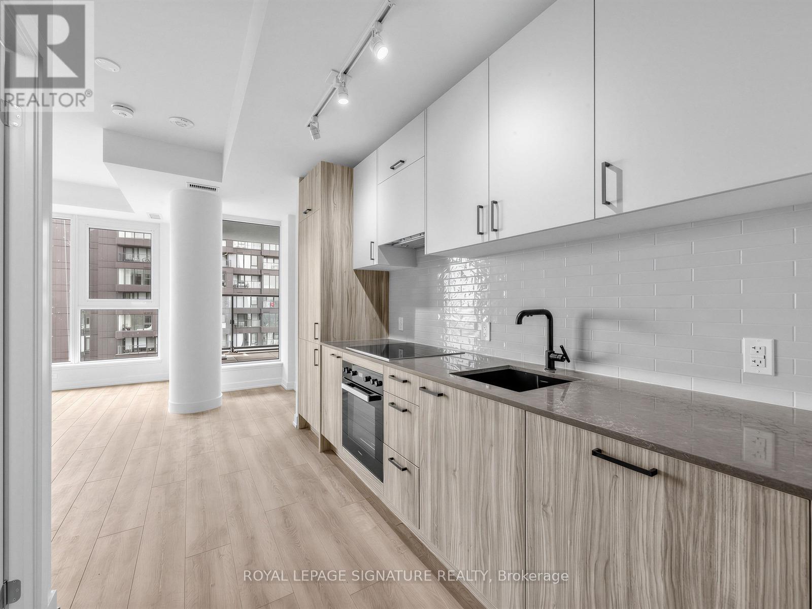 3302 - 5 Quarrington Lane, Toronto, Ontario  M3C 0S5 - Photo 2 - C13441378