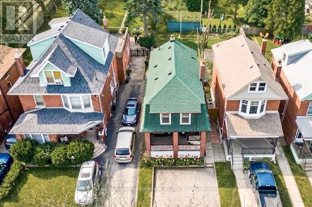 216 MAPLEWOOD AVENUE, Hamilton, Ontario