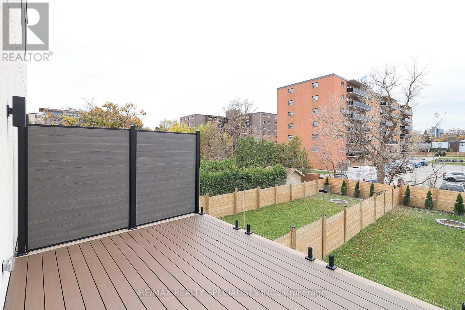 1048 Roosevelt Road, Mississauga, Ontario L5G 3Y8 - Photo 3 - W13441446