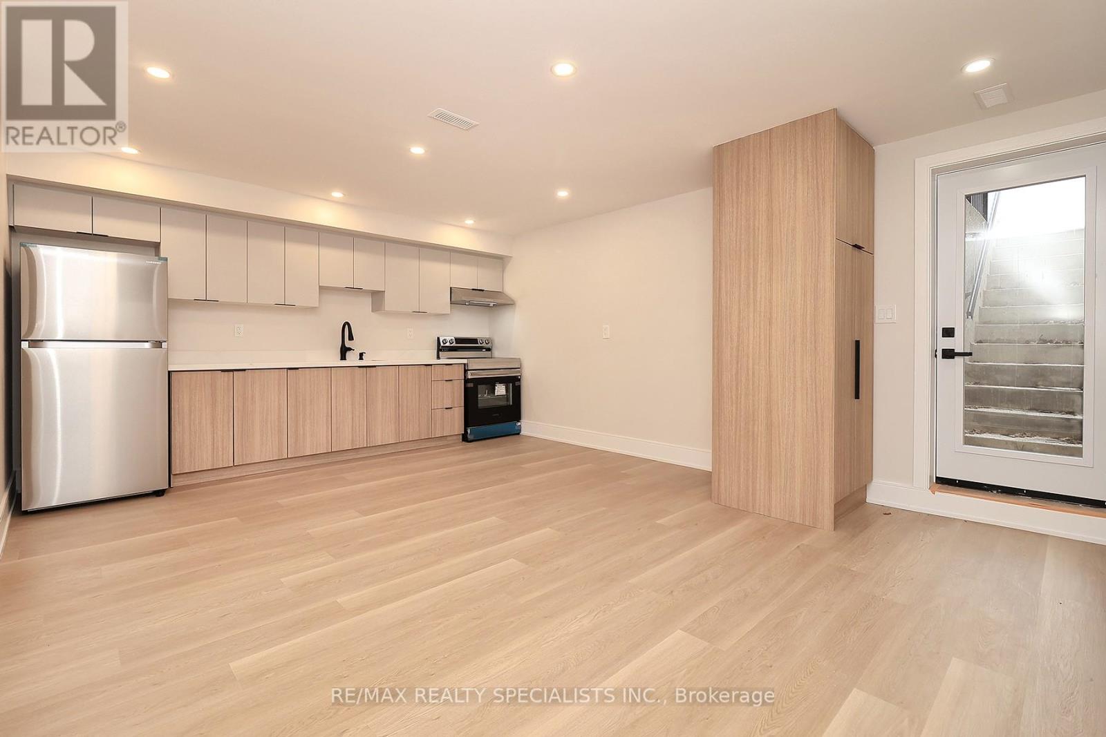 1048 Roosevelt Road, Mississauga, Ontario L5G 3Y8 - Photo 41 - W13441446