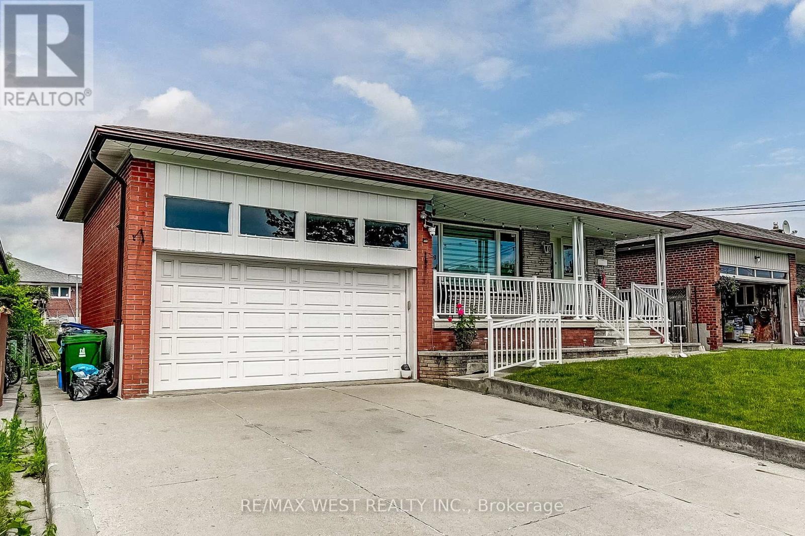 19 Archway Crescent, Toronto, Ontario  M9M 1V5 - Photo 2 - W13441450