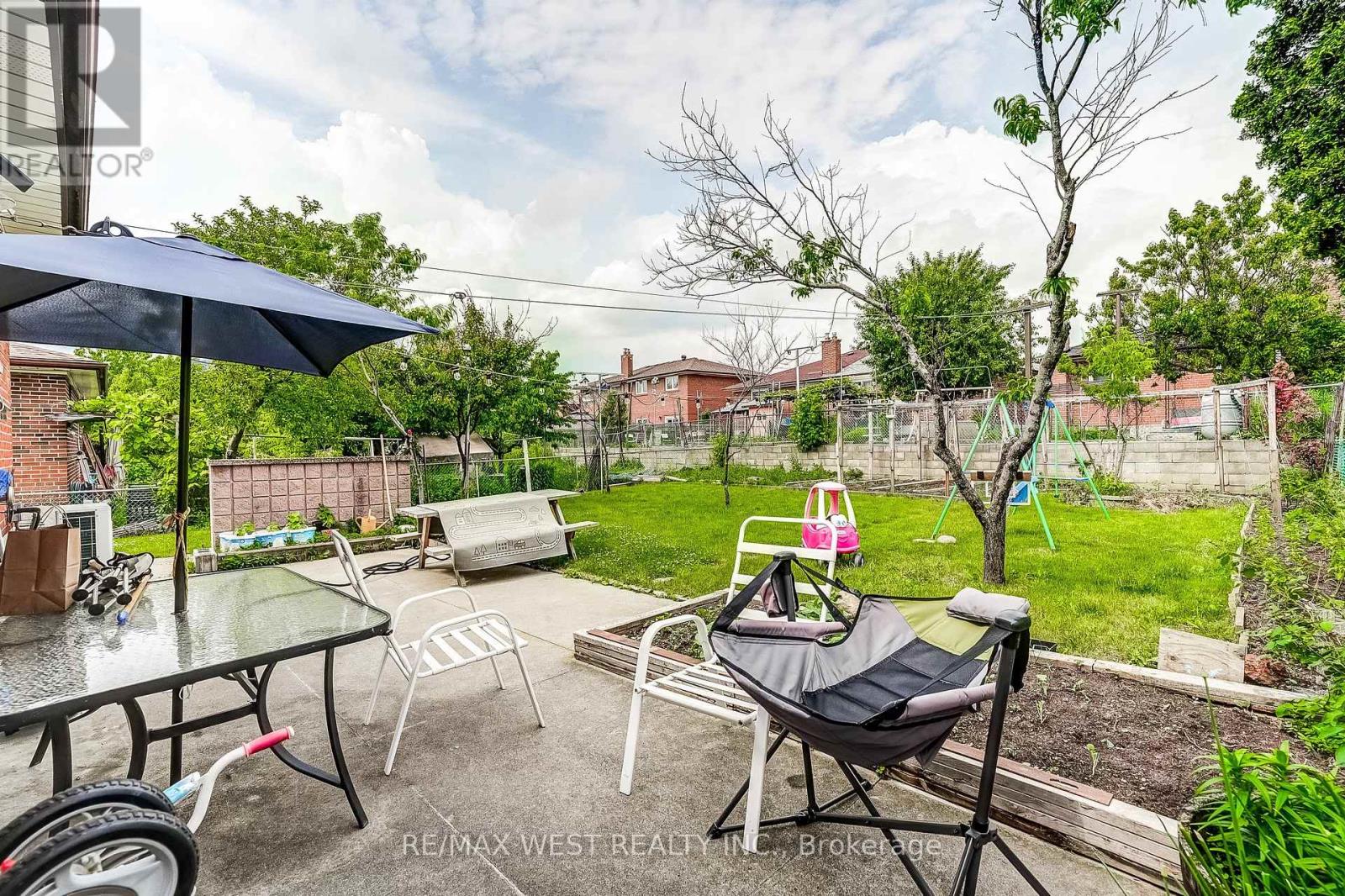 19 Archway Crescent, Toronto, Ontario  M9M 1V5 - Photo 49 - W13441450