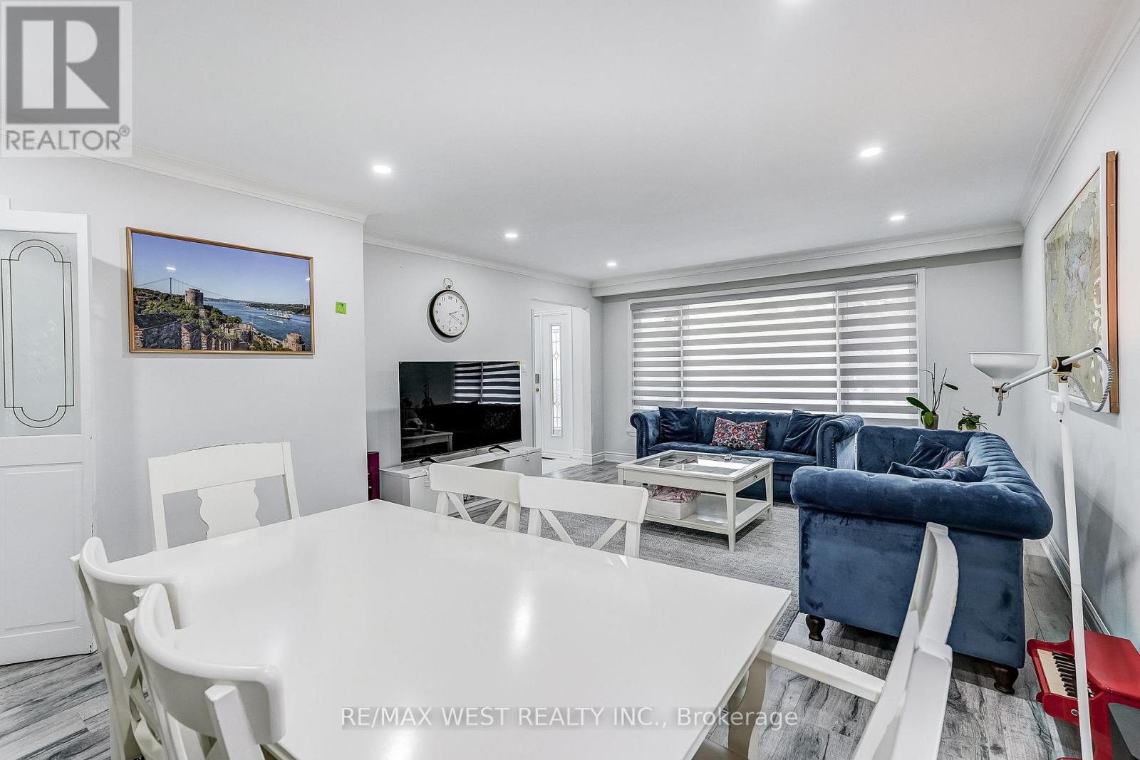 19 Archway Crescent, Toronto, Ontario  M9M 1V5 - Photo 7 - W13441450