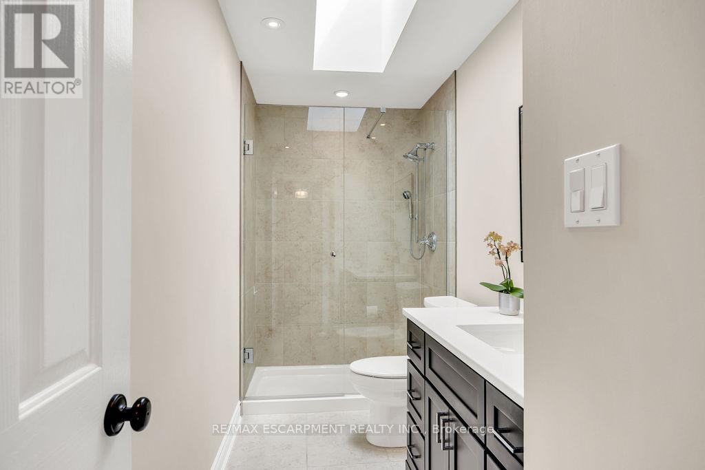 4176 Bianca Forest Drive, Burlington, Ontario  L7M 4L4 - Photo 16 - W13441476