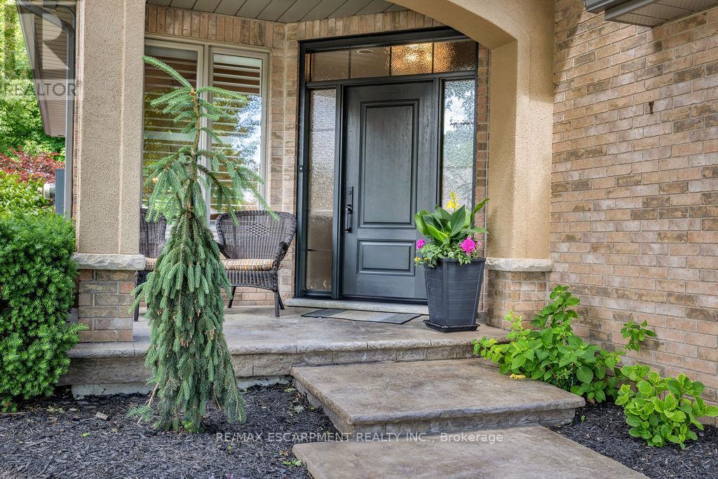 4176 Bianca Forest Drive, Burlington, Ontario  L7M 4L4 - Photo 2 - W13441476