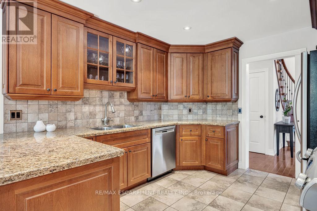 4176 Bianca Forest Drive, Burlington, Ontario  L7M 4L4 - Photo 7 - W13441476