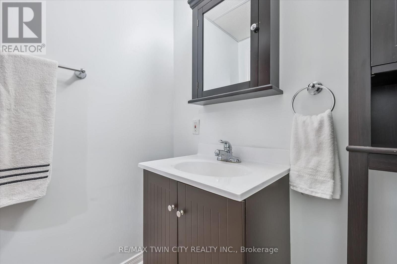 552 Greenbrook Drive, Kitchener, Ontario  N2M 4K6 - Photo 18 - X13441386