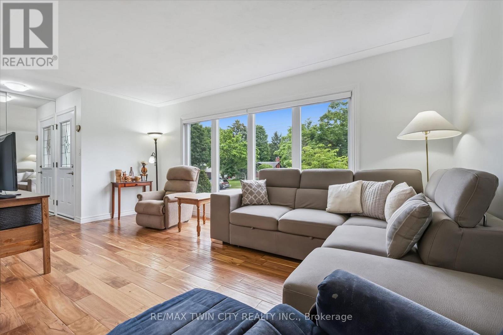 552 Greenbrook Drive, Kitchener, Ontario  N2M 4K6 - Photo 4 - X13441386