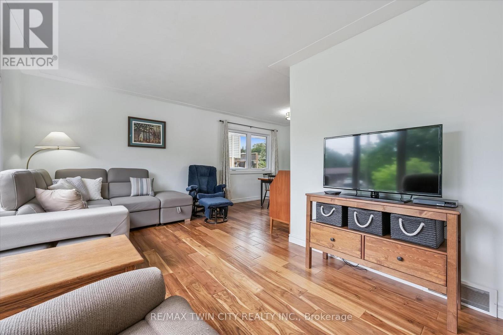 552 Greenbrook Drive, Kitchener, Ontario  N2M 4K6 - Photo 5 - X13441386