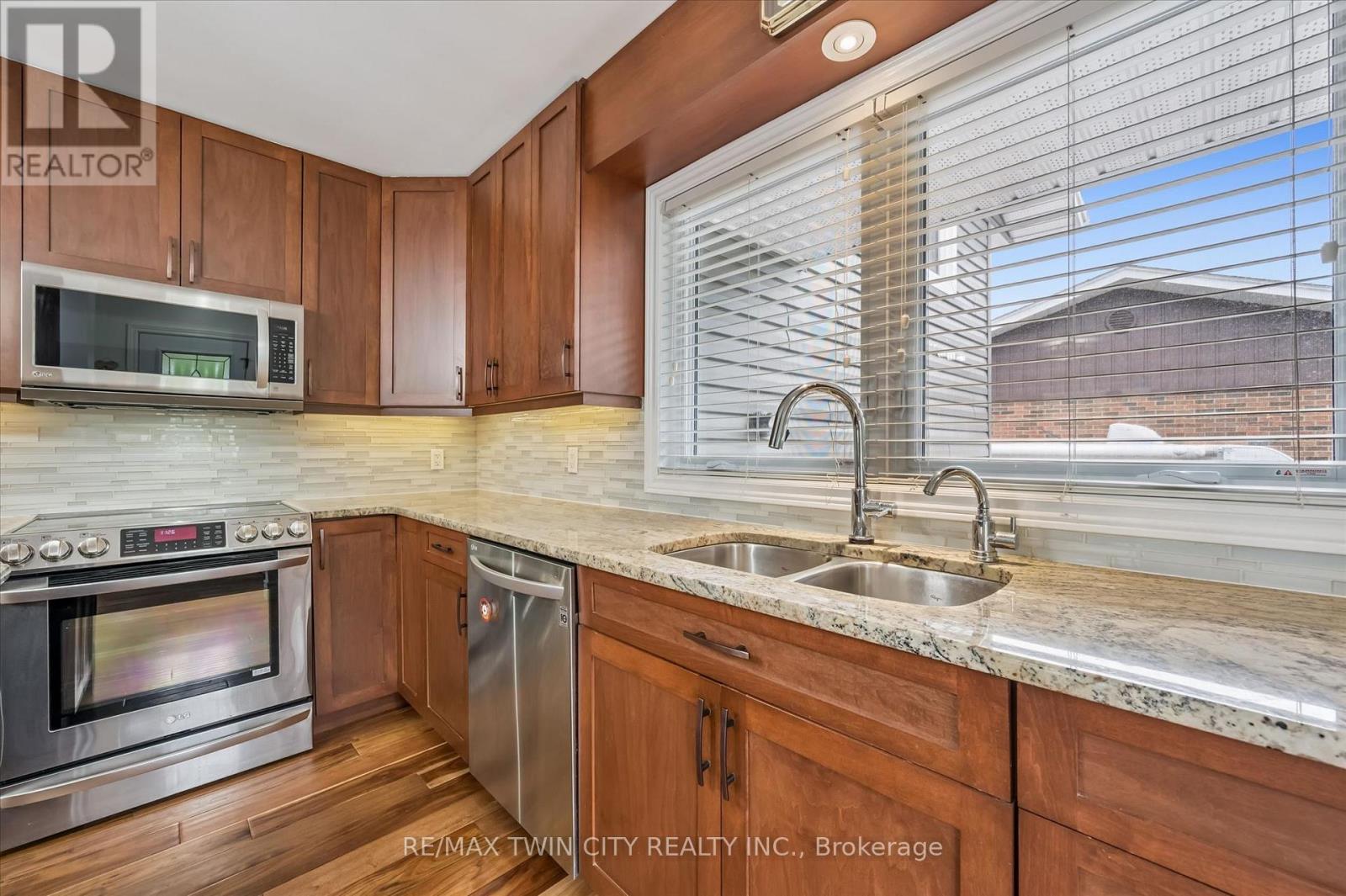 552 Greenbrook Drive, Kitchener, Ontario  N2M 4K6 - Photo 8 - X13441386