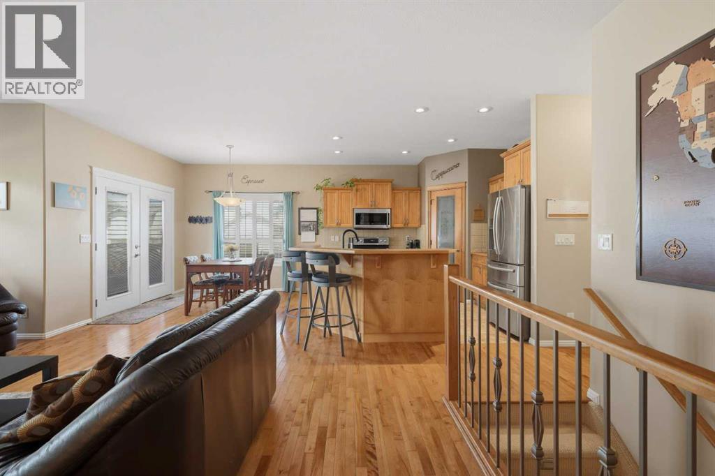 166 Lougheed Close, Red Deer, Alberta  T4R 3G7 - Photo 4 - A2319815