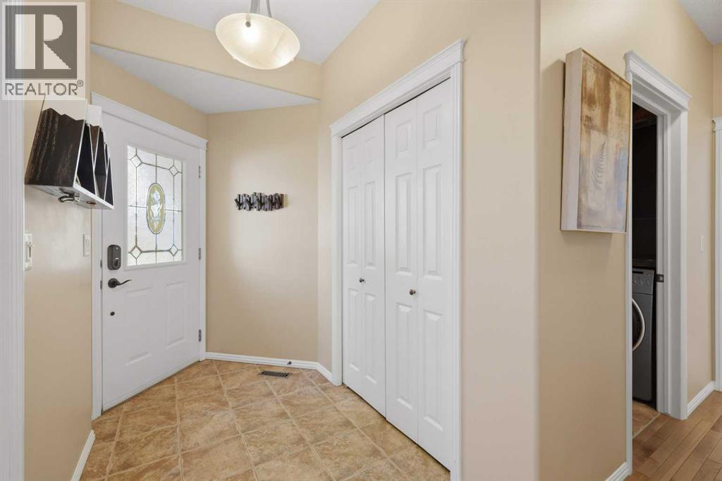 166 Lougheed Close, Red Deer, Alberta  T4R 3G7 - Photo 3 - A2319815
