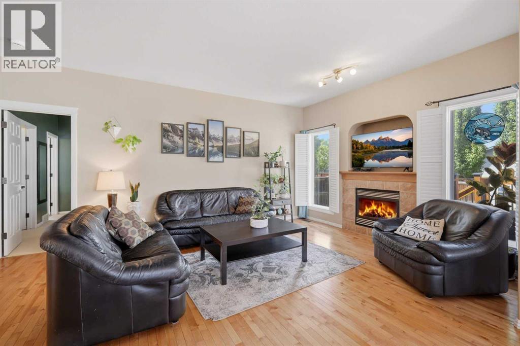 166 Lougheed Close, Red Deer, Alberta  T4R 3G7 - Photo 6 - A2319815