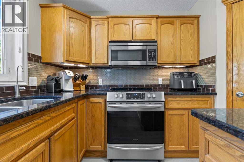 368 Sienna Park Drive SW, Calgary, Alberta  T3H 3K3 - Photo 14 - A2317144