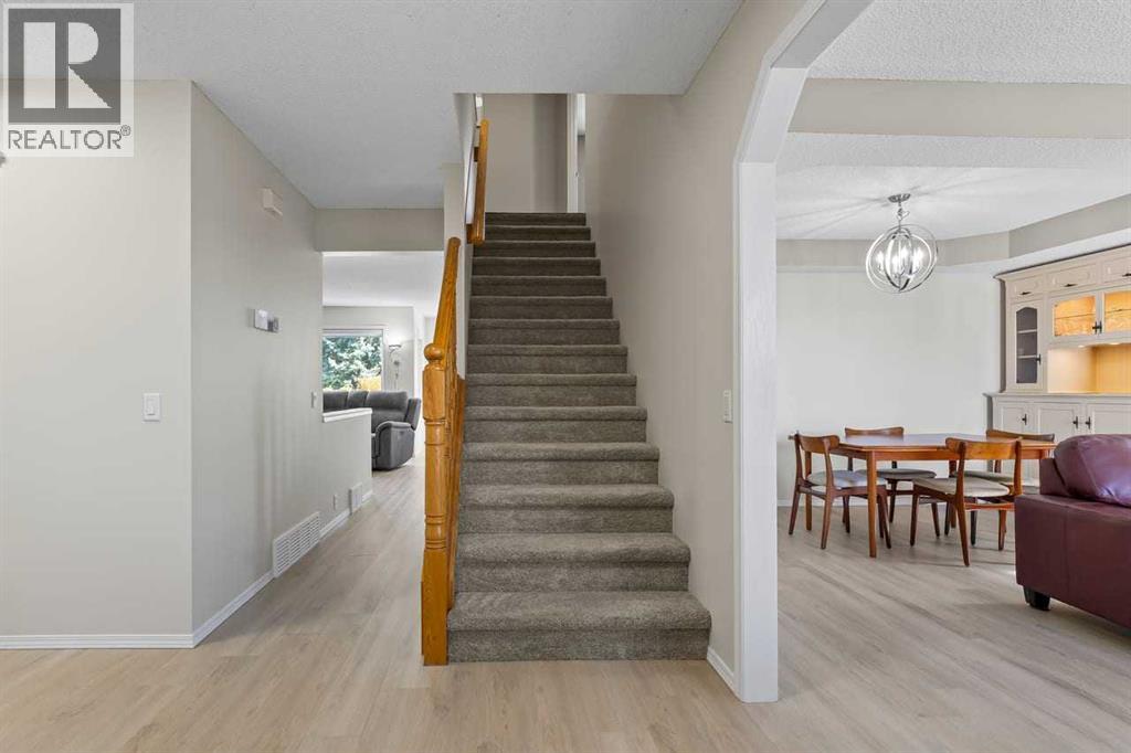 368 Sienna Park Drive SW, Calgary, Alberta  T3H 3K3 - Photo 3 - A2317144