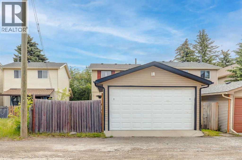 955 Erin Woods Drive SE, Calgary, Alberta  T2B 2W4 - Photo 31 - A2305989