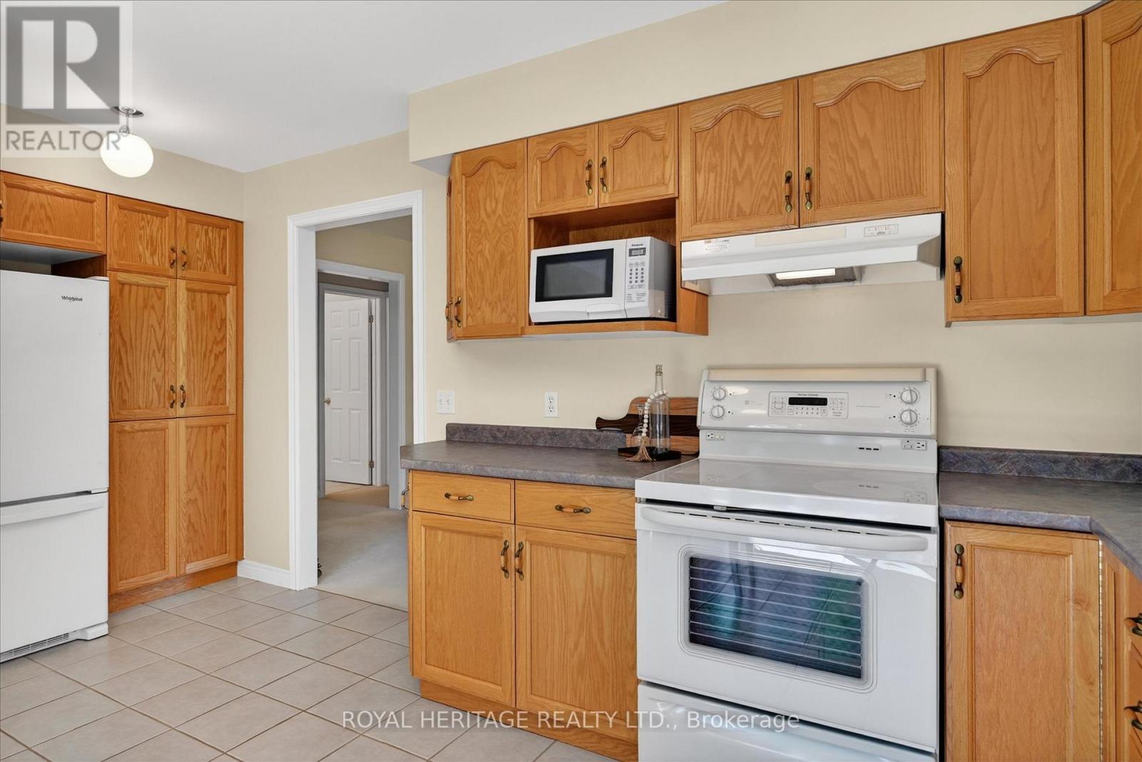 21 Eakins Crescent, Kawartha Lakes, Ontario  K9V 6J9 - Photo 15 - X13423106