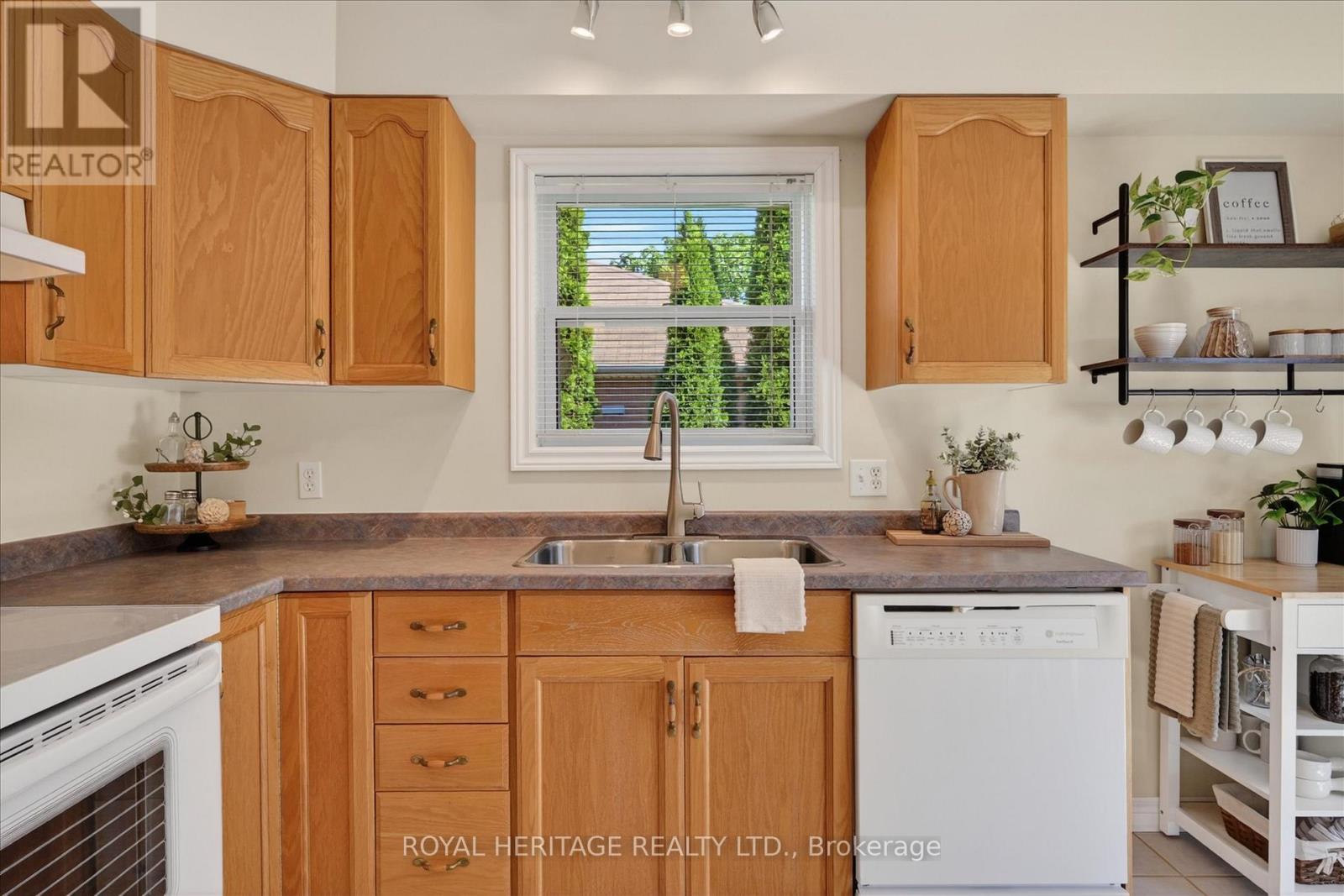 21 Eakins Crescent, Kawartha Lakes, Ontario  K9V 6J9 - Photo 13 - X13423106
