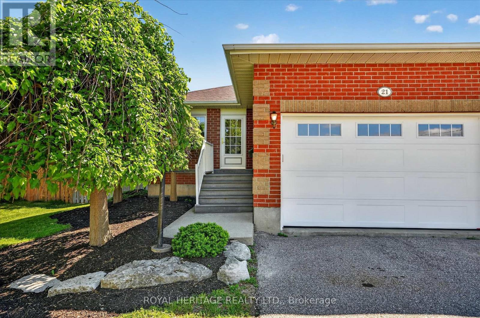 21 Eakins Crescent, Kawartha Lakes, Ontario  K9V 6J9 - Photo 2 - X13423106