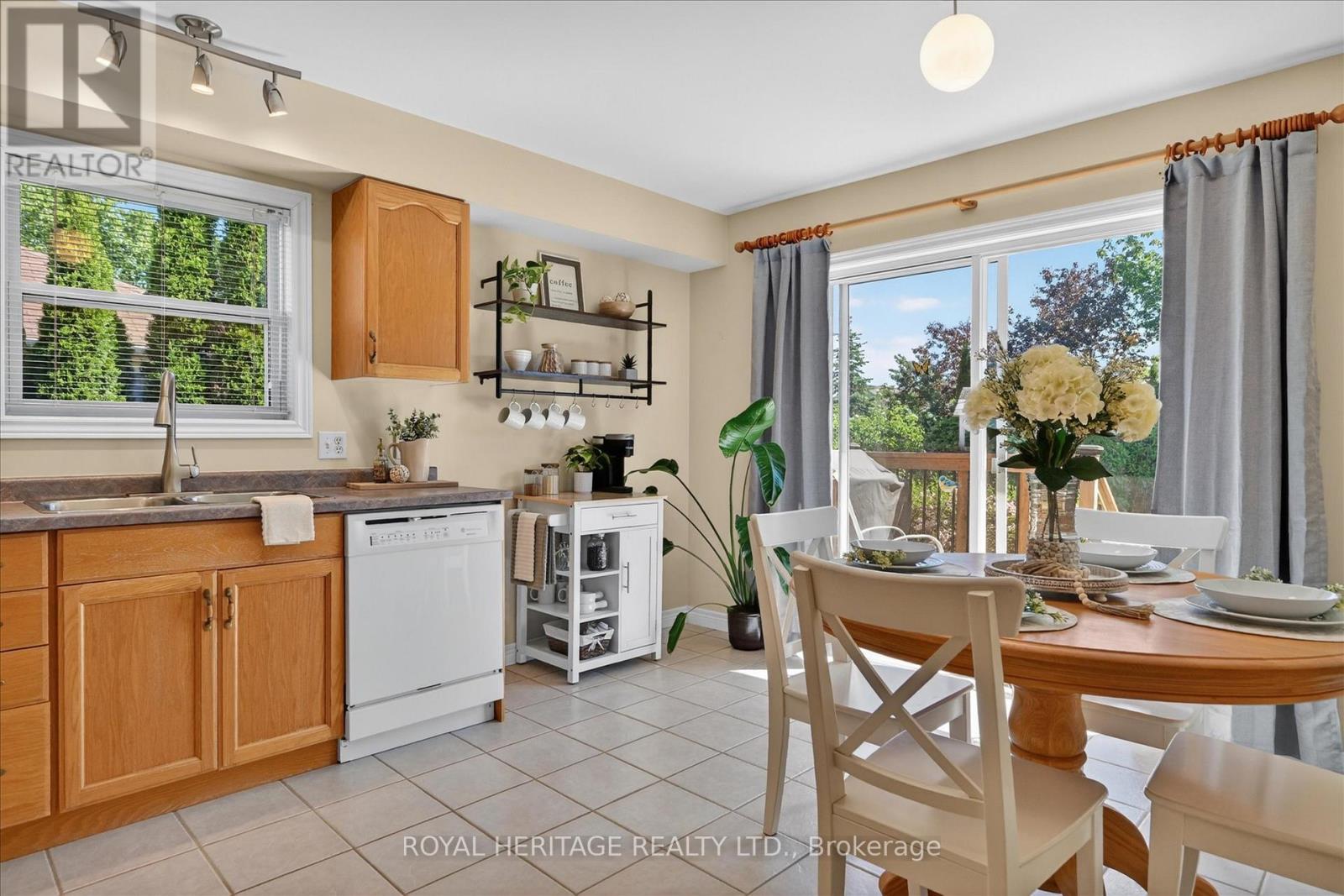 21 Eakins Crescent, Kawartha Lakes, Ontario  K9V 6J9 - Photo 12 - X13423106