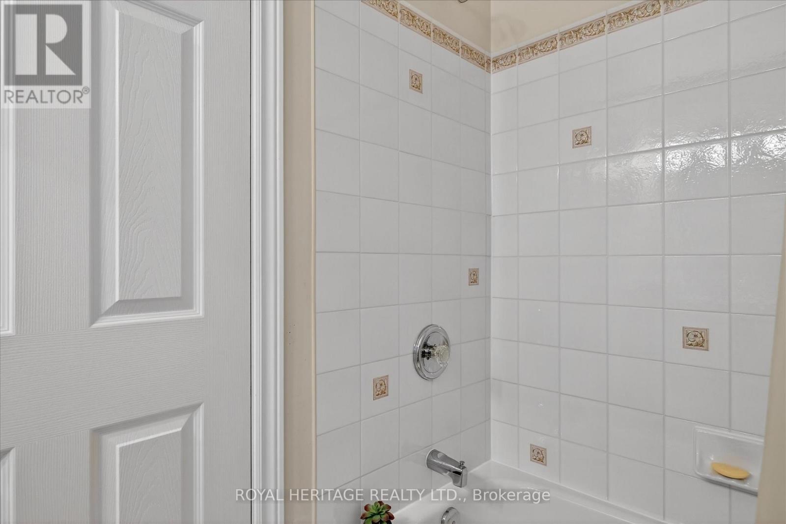 21 Eakins Crescent, Kawartha Lakes, Ontario  K9V 6J9 - Photo 25 - X13423106