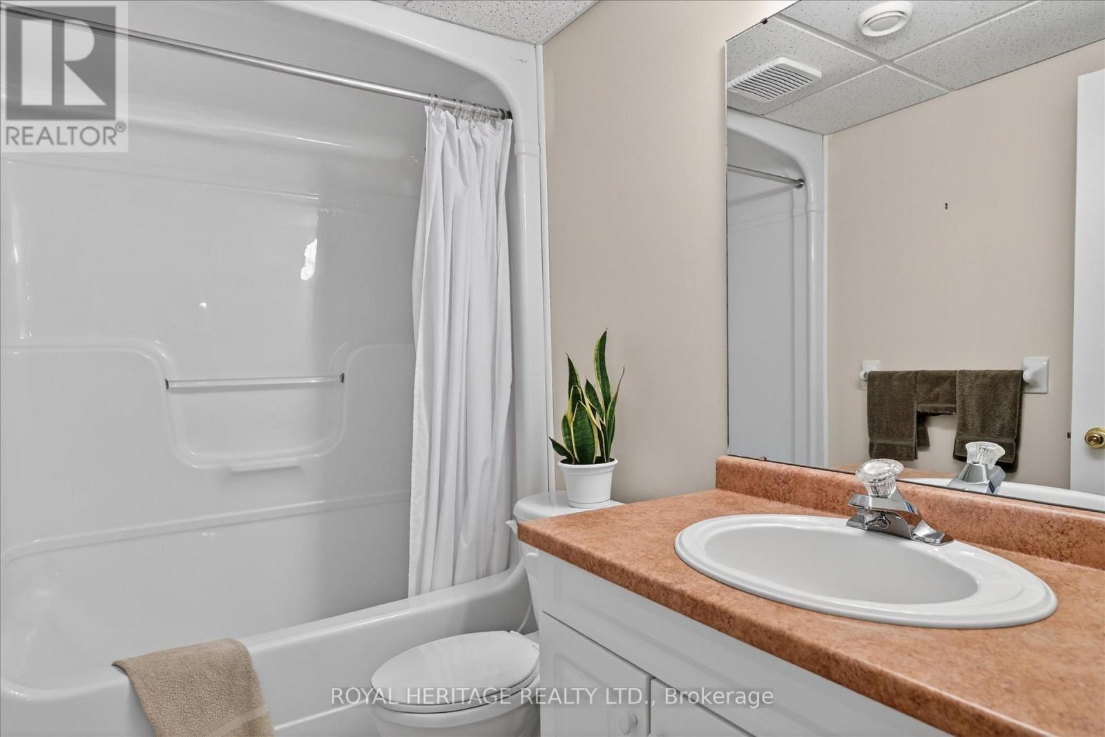21 Eakins Crescent, Kawartha Lakes, Ontario  K9V 6J9 - Photo 38 - X13423106