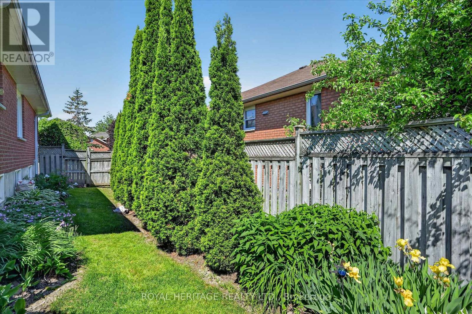 21 Eakins Crescent, Kawartha Lakes, Ontario  K9V 6J9 - Photo 4 - X13423106