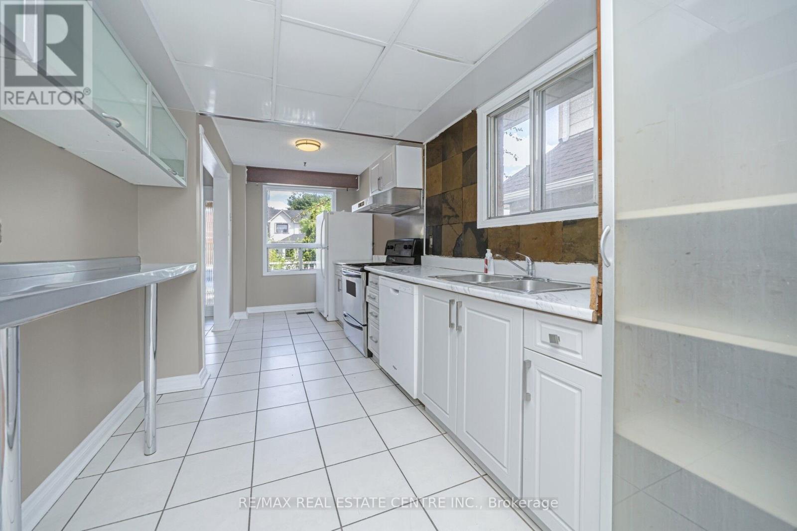 433 Hansen Road N, Brampton, Ontario  L6V 3P6 - Photo 12 - W13441520