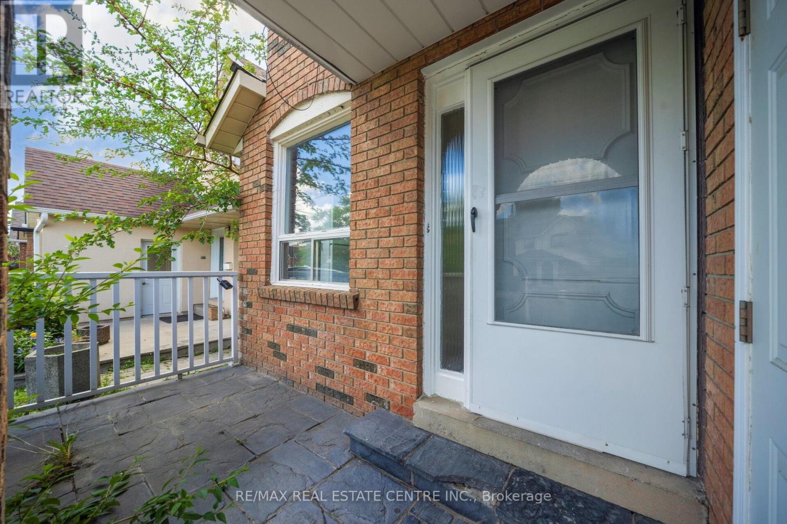 433 Hansen Road N, Brampton, Ontario  L6V 3P6 - Photo 5 - W13441520