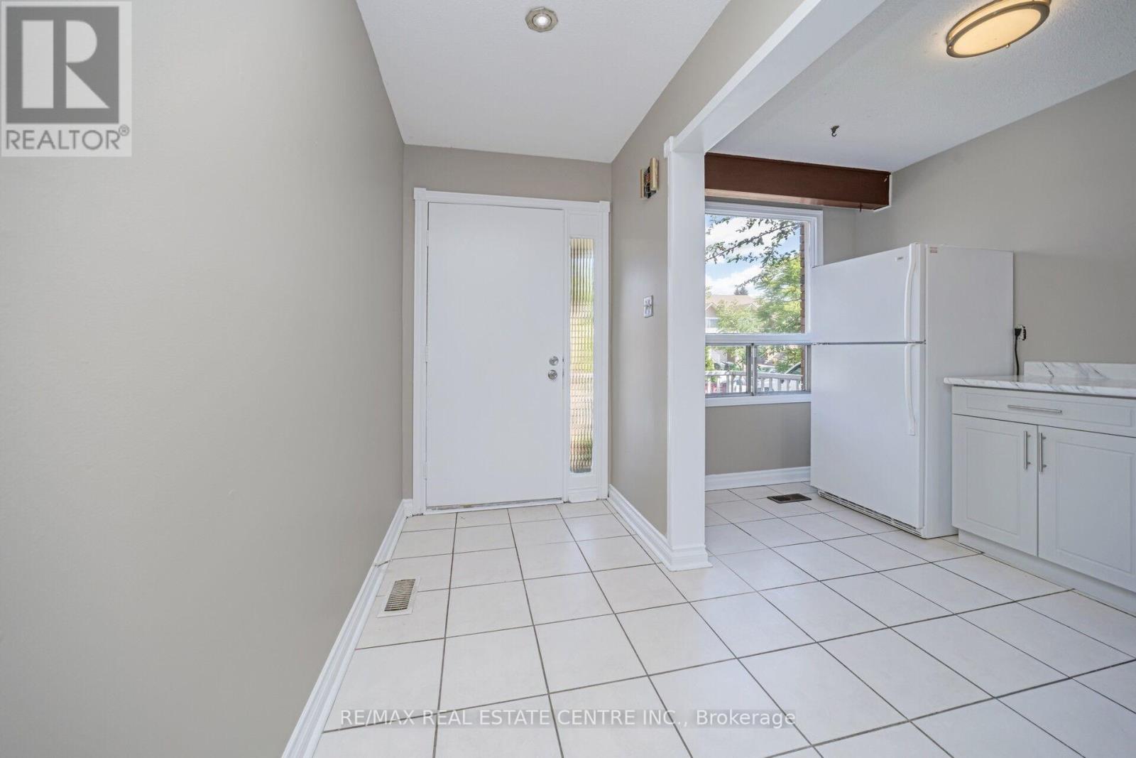 433 Hansen Road N, Brampton, Ontario  L6V 3P6 - Photo 7 - W13441520