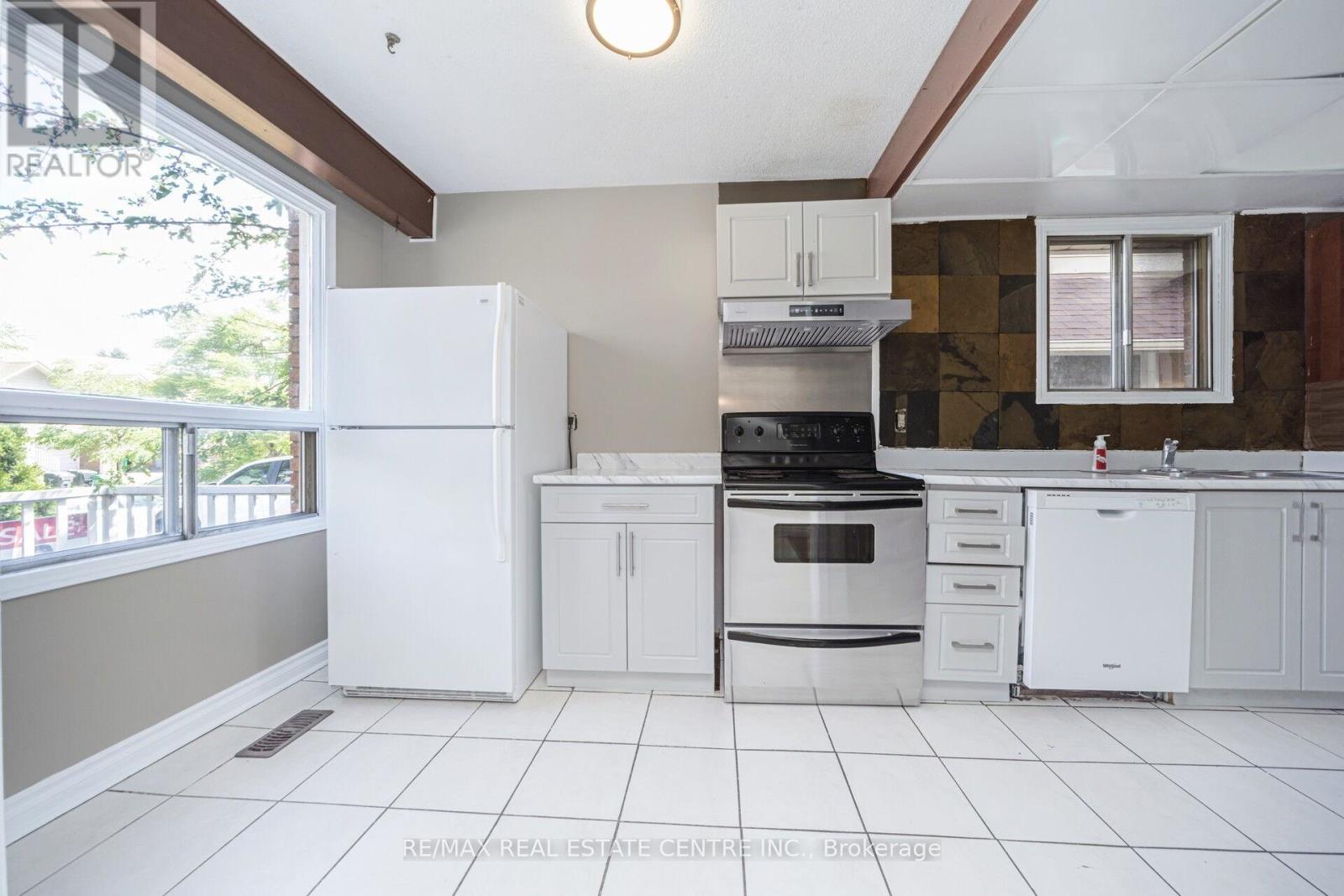 433 Hansen Road N, Brampton, Ontario  L6V 3P6 - Photo 8 - W13441520