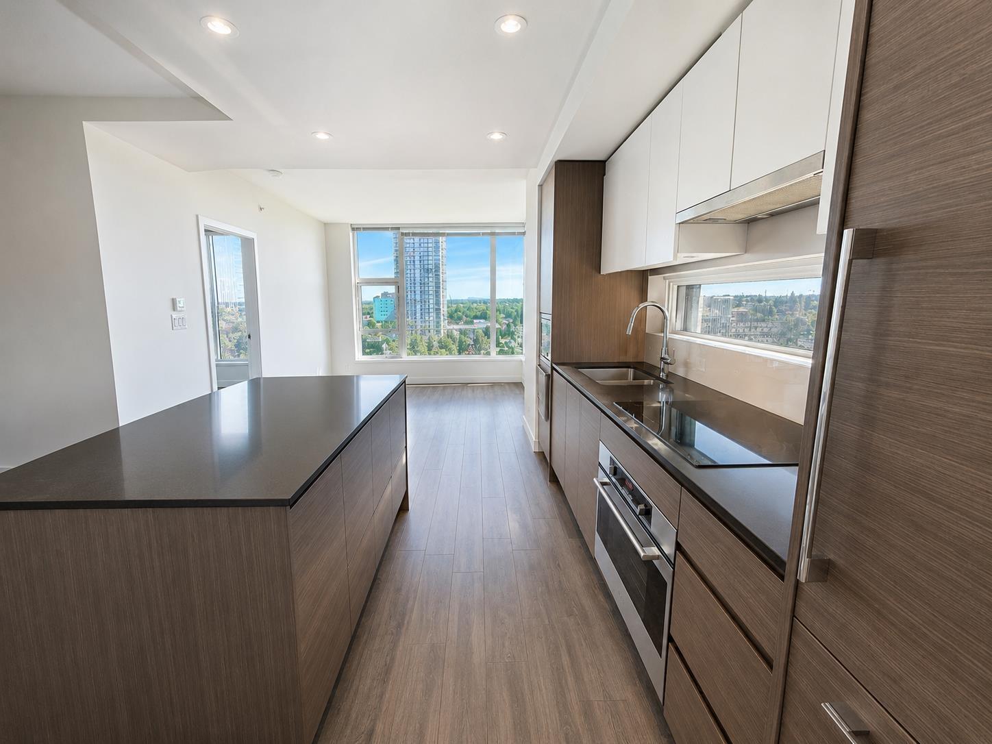 803 13615 Fraser Highway, Surrey, British Columbia  V3T 0P7 - Photo 5 - R3125770