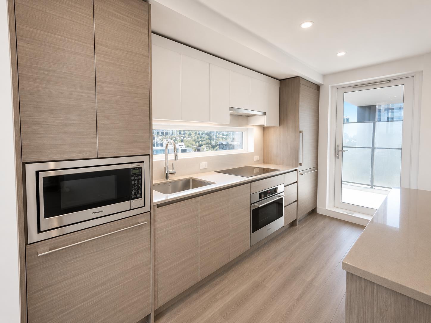 803 13615 Fraser Highway, Surrey, British Columbia  V3T 0P7 - Photo 4 - R3125770