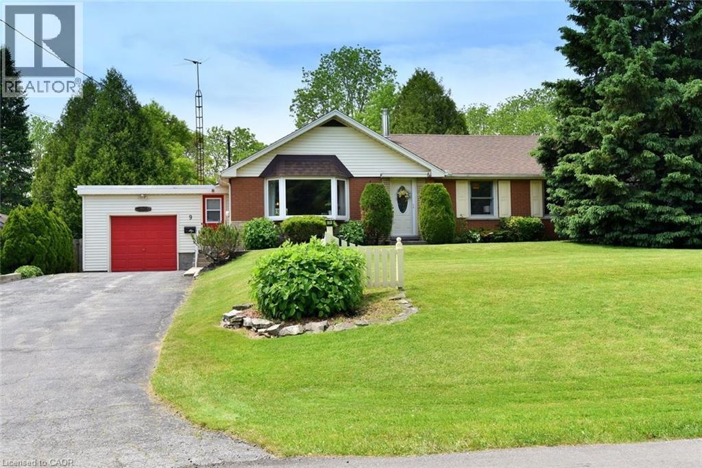 9 WESITE Avenue, Dundas, Ontario