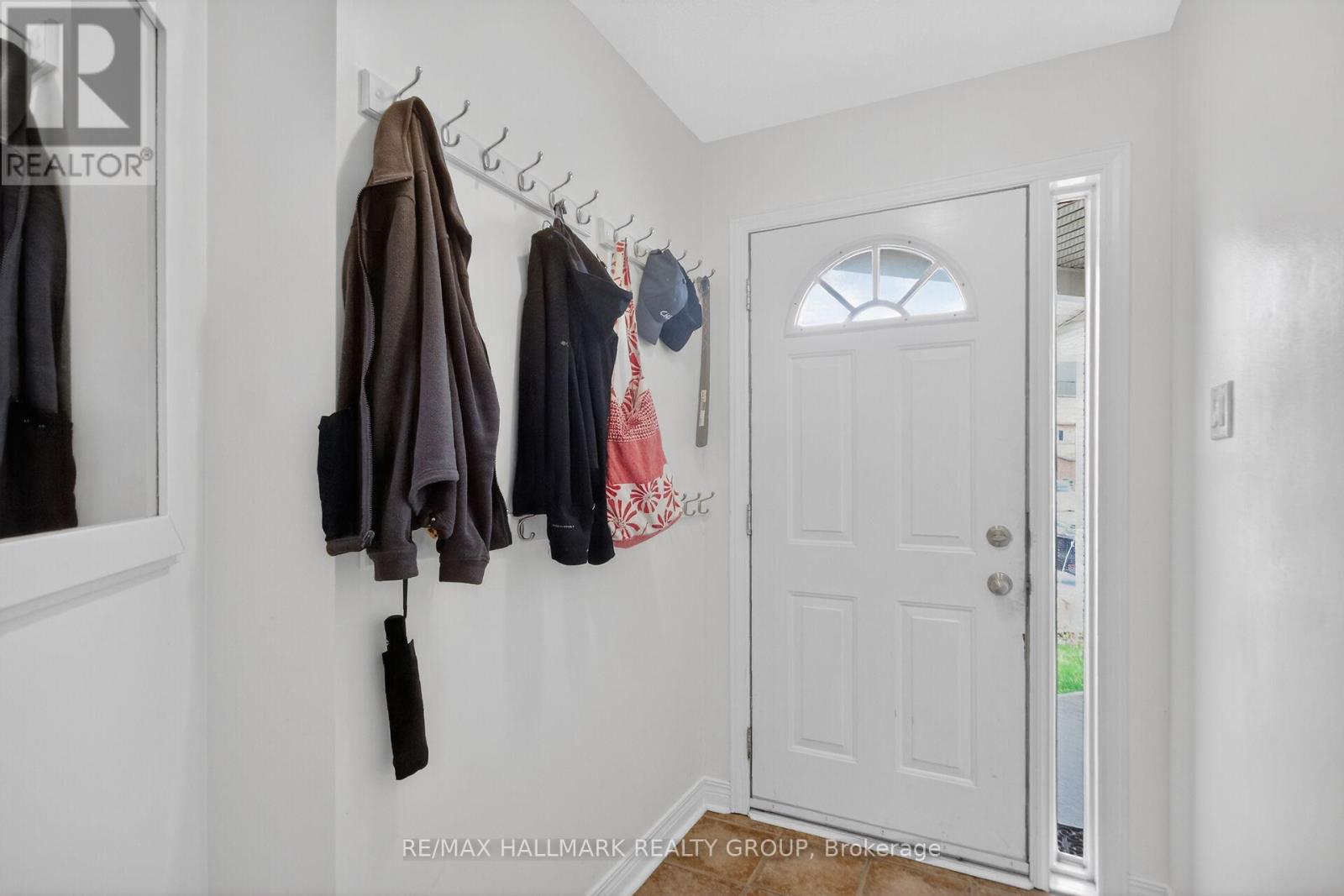 48 Avonmore Crescent, Ottawa, Ontario  K2G 6J7 - Photo 4 - X13441608