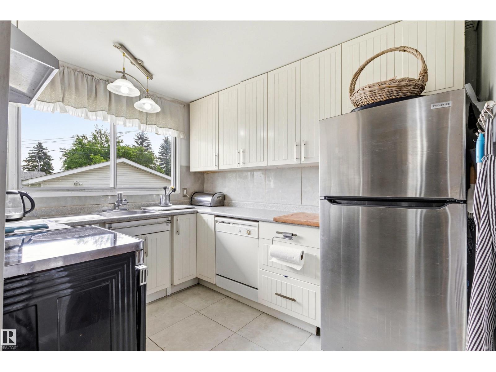 8719 164a St NW, Edmonton, Alberta  T5R 2R2 - Photo 20 - E4493451