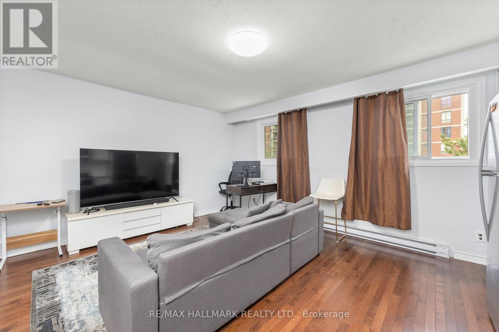3 - 82 Halsey Avenue, Toronto, Ontario  M4B 1A9 - Photo 2 - E13432610