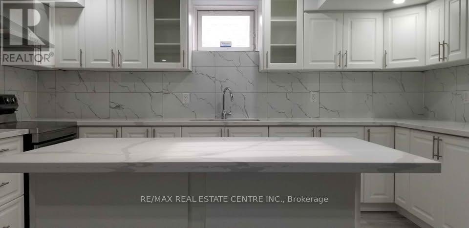 Bsmt - 3 Upperlinks Drive, Brampton, Ontario  L6P 2T9 - Photo 17 - W13441558