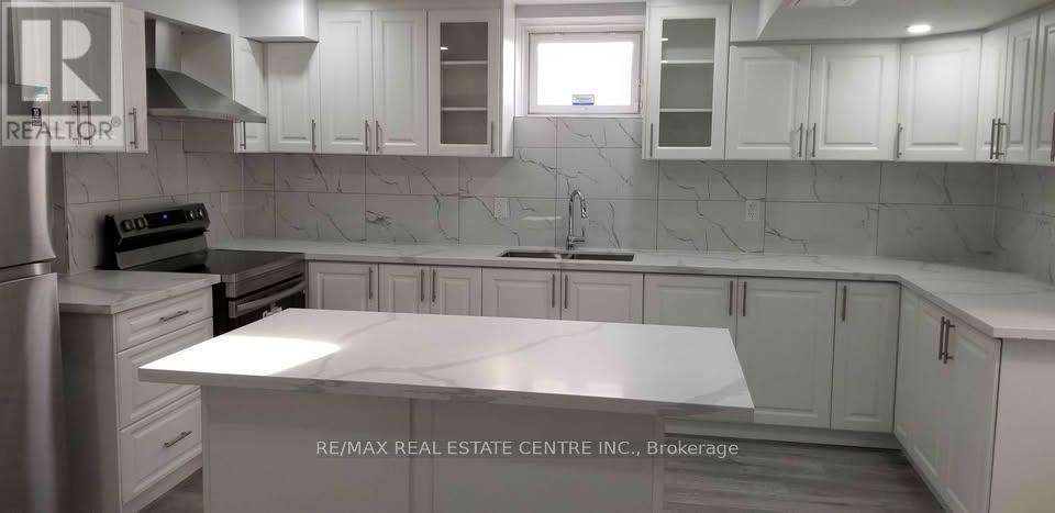 Bsmt - 3 Upperlinks Drive, Brampton, Ontario  L6P 2T9 - Photo 2 - W13441558