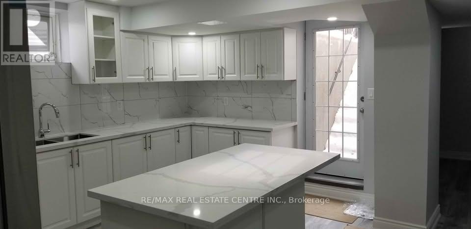 Bsmt - 3 Upperlinks Drive, Brampton, Ontario  L6P 2T9 - Photo 3 - W13441558