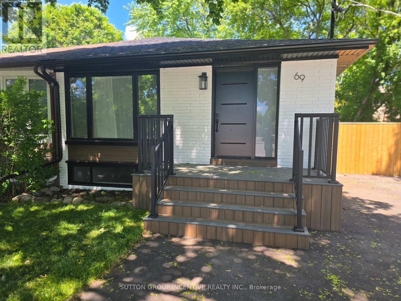 69 Marlin Court, Newmarket, Ontario  L3Y 2W7 - Photo 2 - N13289222