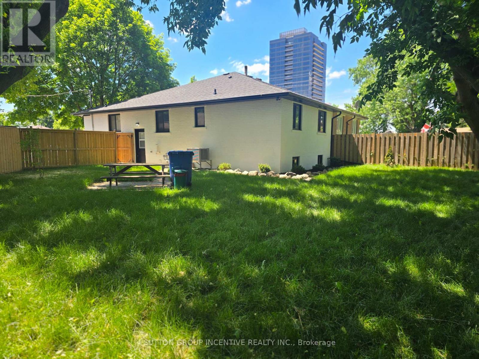 69 Marlin Court, Newmarket, Ontario  L3Y 2W7 - Photo 5 - N13289222