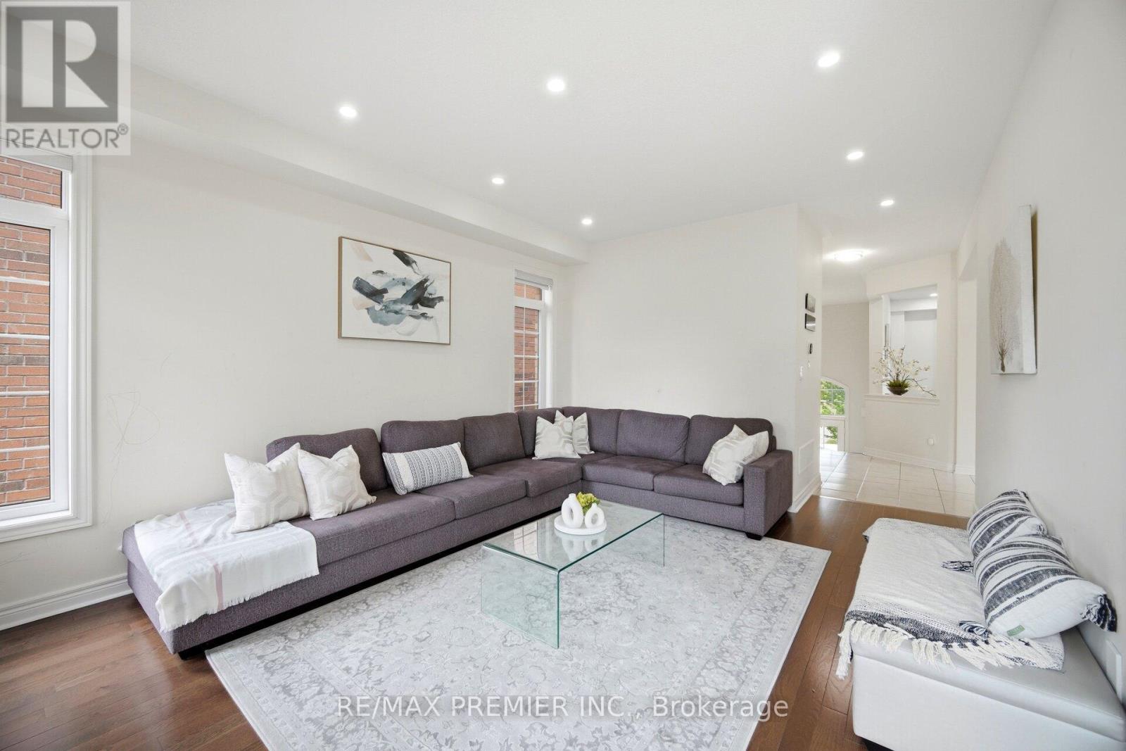 100 Inverness Way, Bradford West Gwillimbury, Ontario  L3Z 0W5 - Photo 4 - N13431186