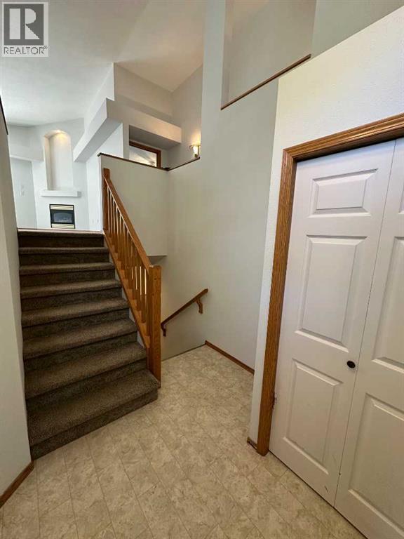 252 Red Crow Boulevard W, Lethbridge, Alberta  T1K 7B6 - Photo 2 - A2320580