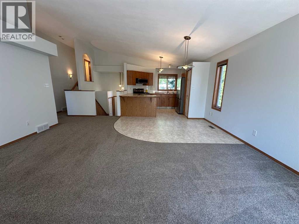 252 Red Crow Boulevard W, Lethbridge, Alberta  T1K 7B6 - Photo 4 - A2320580