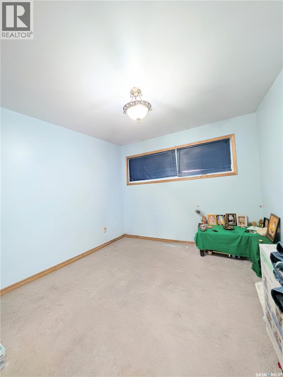 350 Begg Street W, Swift Current, Saskatchewan S9H 0K6 - Photo 10 - SK039347